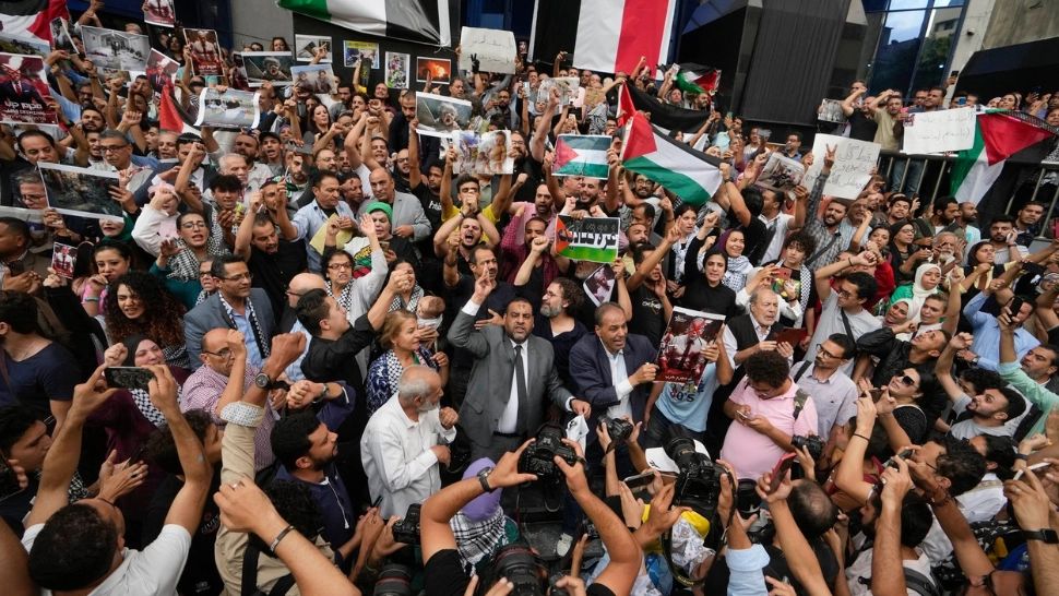 Război Israel. Proteste masive la Cairo! Ciocniri între manifestanți și poliție, în piața Tahrir -  Granița cu Gaza, luată cu asalt - VIDEO