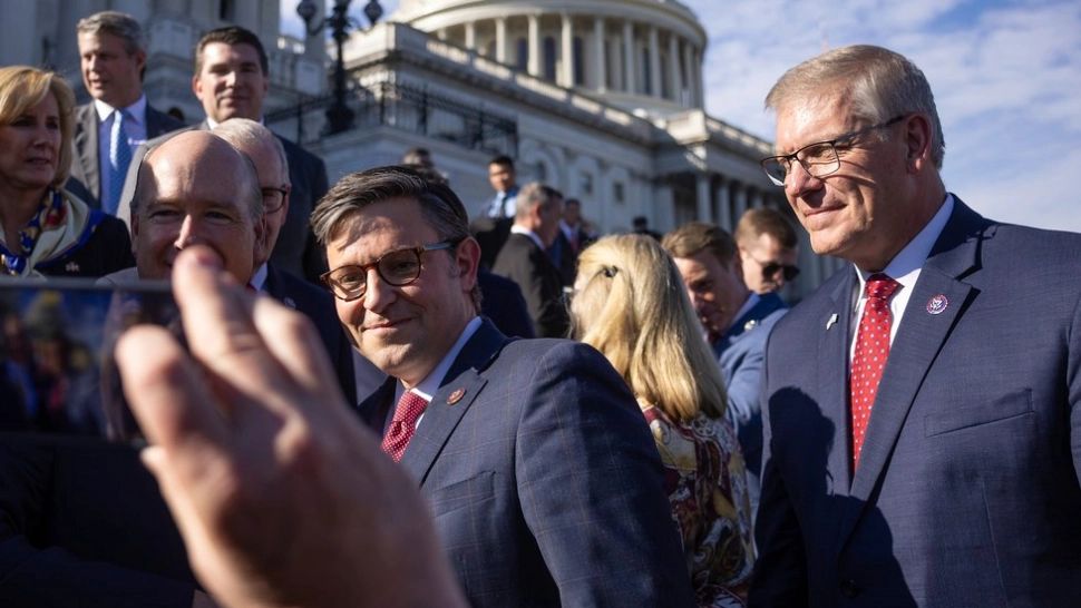 Donald Trump, lovitură reușită în Congres după 3 săptămâni de haos - Aliatul său fidel, dar necunoscut publicului, ales șef al Camerei