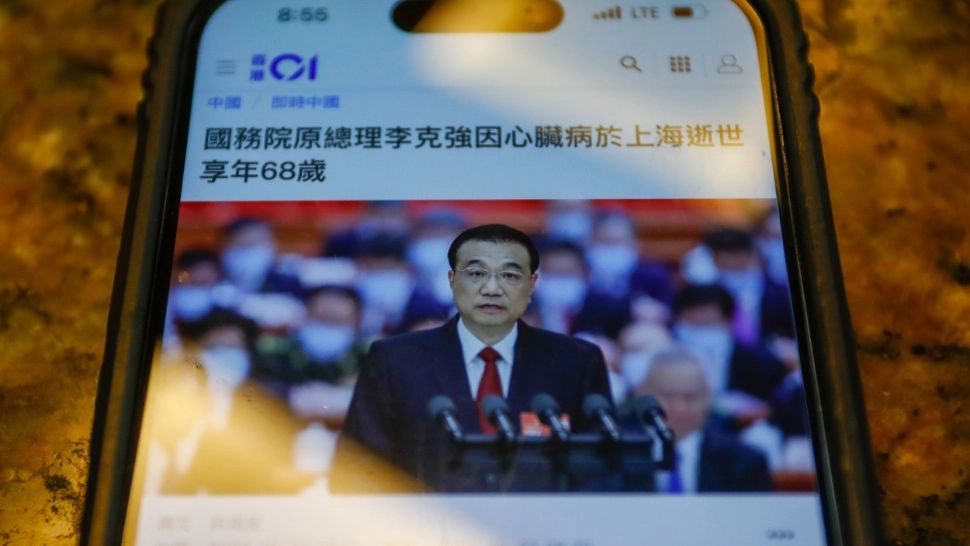 Decesul care zguduie China din temelii! Un fost premier, marginalizat de Xi Jinping, a murit în urma unui atac de cord 