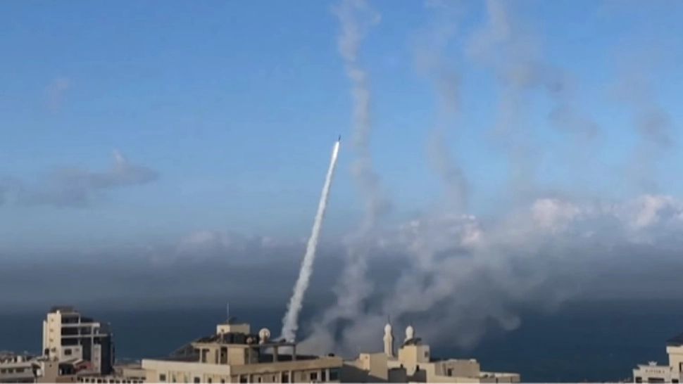 Ploaie de rachete lansate de Hamas asupra orașului Tel-Aviv VIDEO