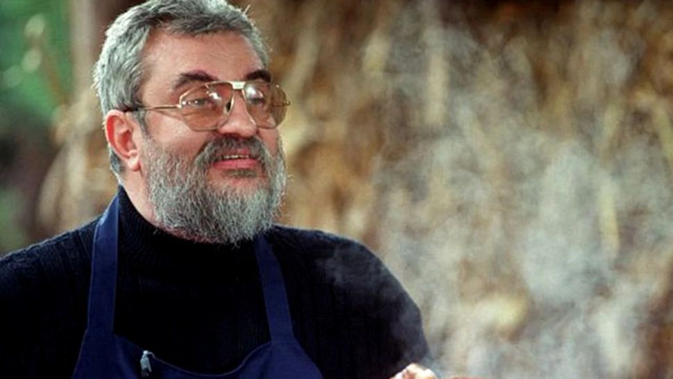 Cum se face mămăliga "bolovan de pârâu" - Rețeta lui Radu Anton Roman