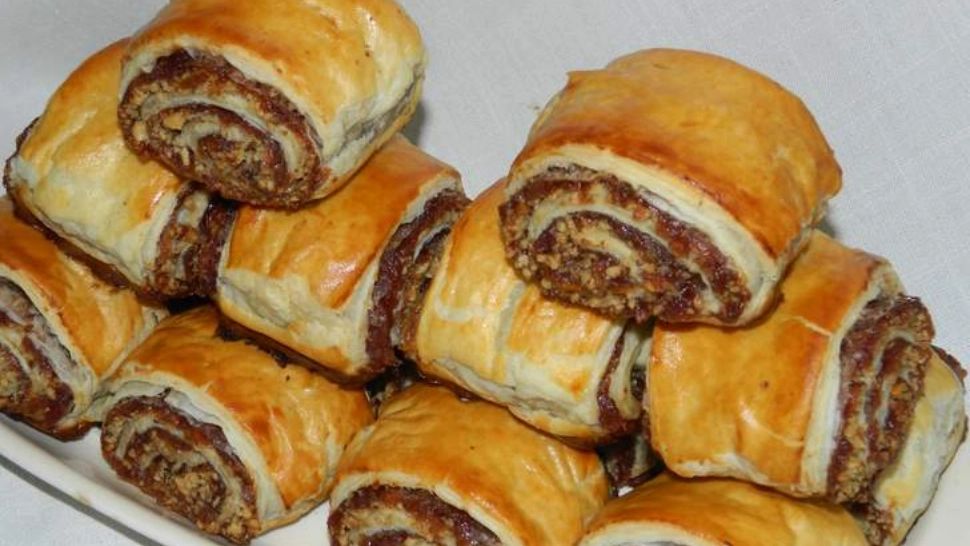 Rulada cu mere caramelizate și nucă - Desertul din topul preferințelor amatorilor de dulciuri