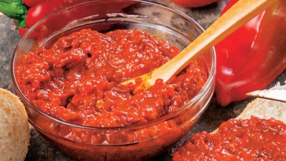 Rețeta de zacuscă a lui Radu Anton Roman. Ordinea în care se gătesc, de fapt, legumele - secretul care asigură un gust desăvârșit