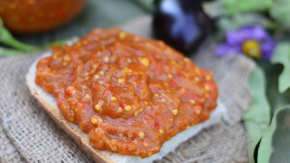 Cea mai gustoasă zacuscă. Ce trebuie să faci cu legumele înainte de a le căli: trucul lui Radu Anton Roman