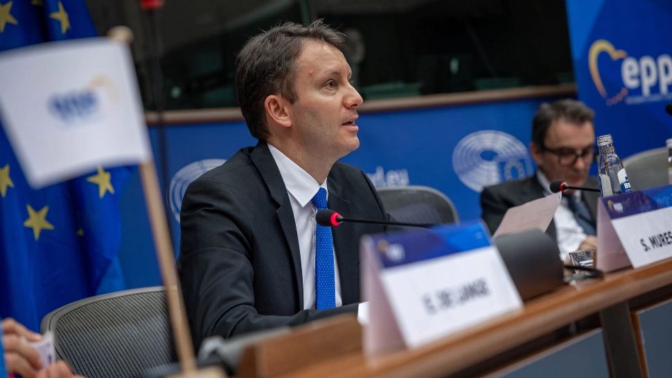 Siegfried Mureșan: România riscă să piardă fonduri europene fiindcă premierul Ciolacu a modificat PNRR