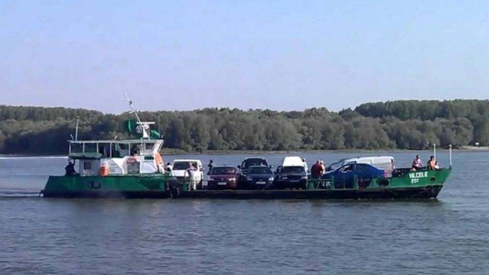 Bacurile peste Dunăre devin istorie, din cauza podului suspendat de la Brăila. Toate cursele au fost anulate 