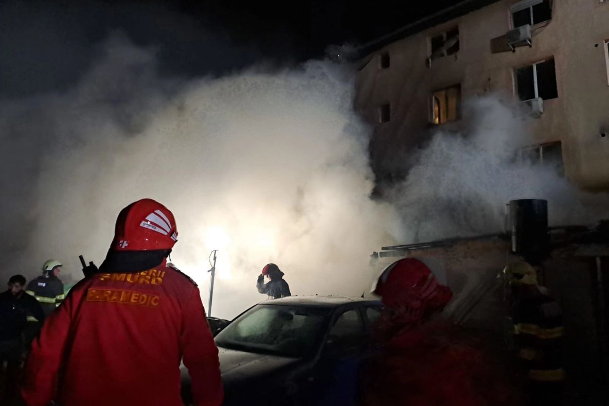  Incendiu la un cămin al Facultății de Construcții din București. Zeci de studenți evacuați, trafic îngreunat în zonă