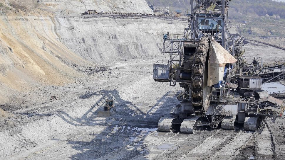 Accident de muncă la Complexul Energetic Oltenia: un bărbat, internat de urgență după ce a căzut pe banda transportatoare