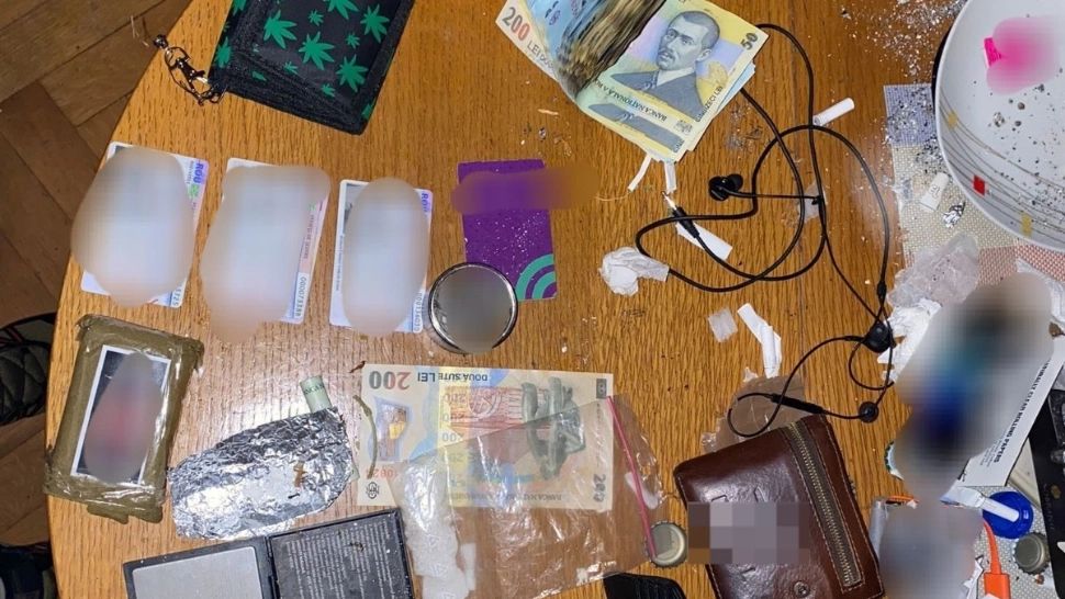 Rețea de trafic de droguri de mare risc, destructurată: tunisieni veniți la studii în România, săltați de mascați 