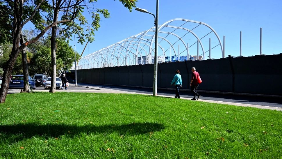Pasajul Europa Unită, înconjurat de mult verde, așteaptă ultimele retușuri - FOTO