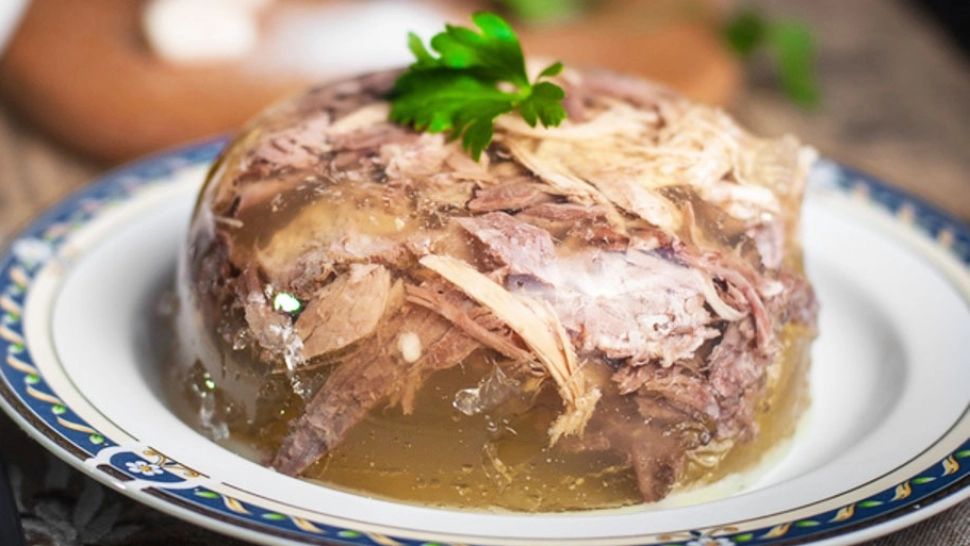 Ce greșeală să nu faci când prepari PIFTIA românească - 9 secrete ale răciturii tradiționale de Crăciun și Anul Nou