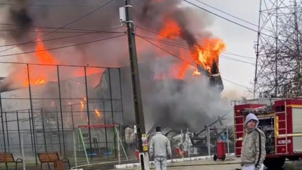 Incendiu la o hală din comuna dâmbovițeană Ciocănești - A fost emis RO-Alert - VIDEO