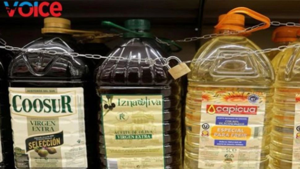 Explozia prețurilor a dus la măsuri fără precedent. Alimente de larg consum, legate cu lanțul, în supermarketurile internaționale