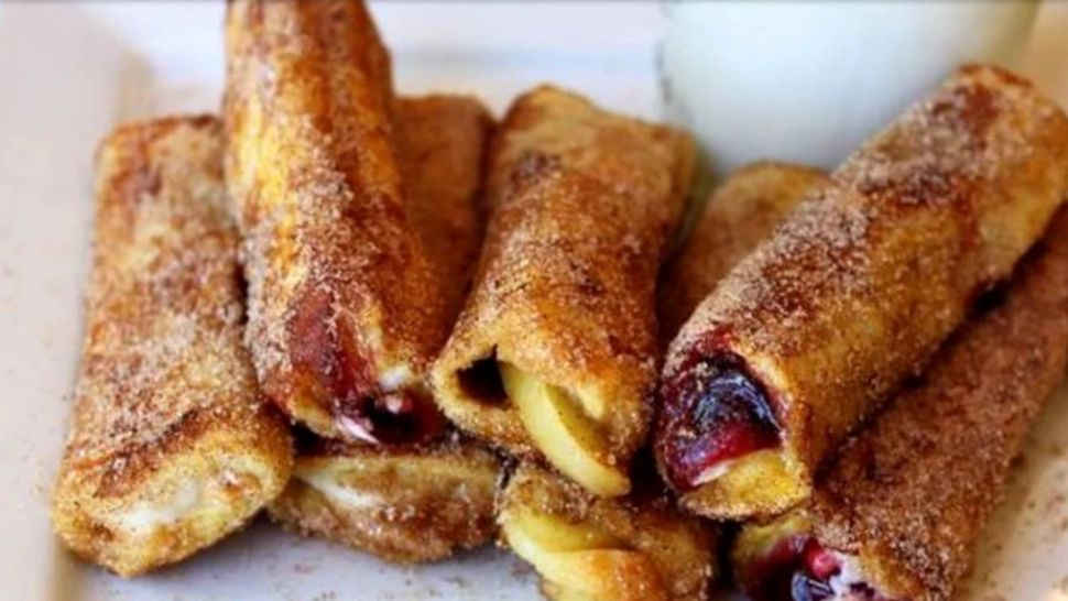 Ruladă de toamnă cu nuci și mere - Un desert ușor de pregătit, perfect pentru serile reci de noiembrie