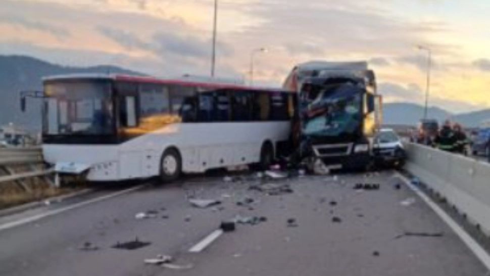 Un adult și un copil răniți, în urma unui accident violent produs pe Centura Brașovului - Circulația, blocată pe un sens 