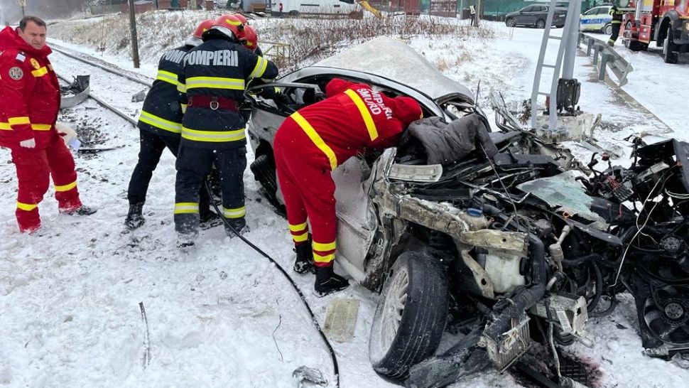 Accident feroviar în Bușteni - 3 persoane încarcerate 