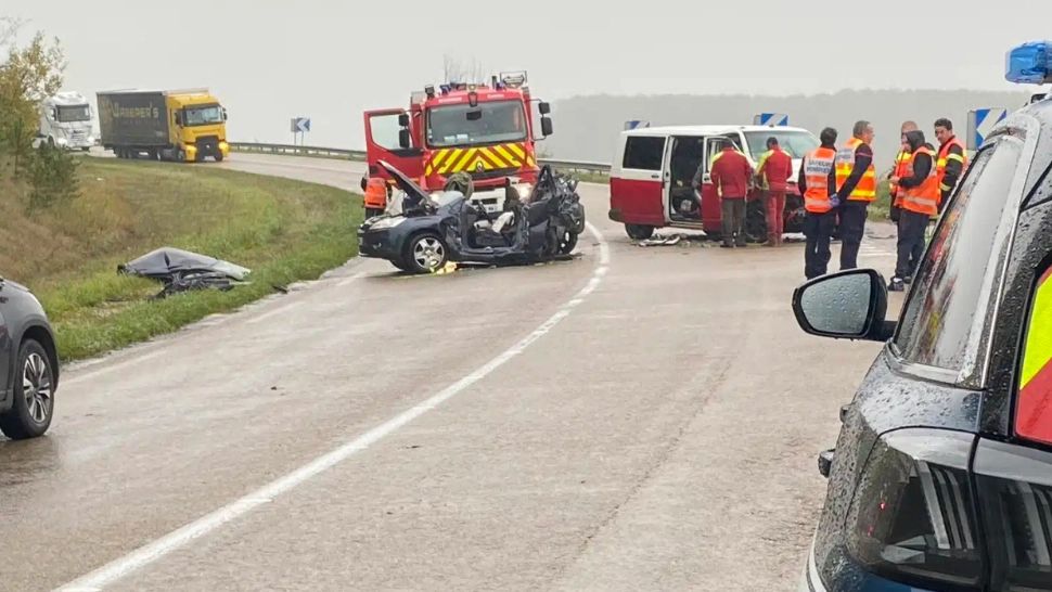 Microbuz cu români, implicat într-un accident mortal în Franța - FOTO