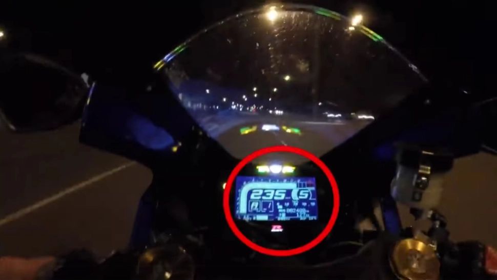 Și-a filmat propriul accident. Momentul devastator al impactului cu un camion, care l-a băgat două luni în comă 