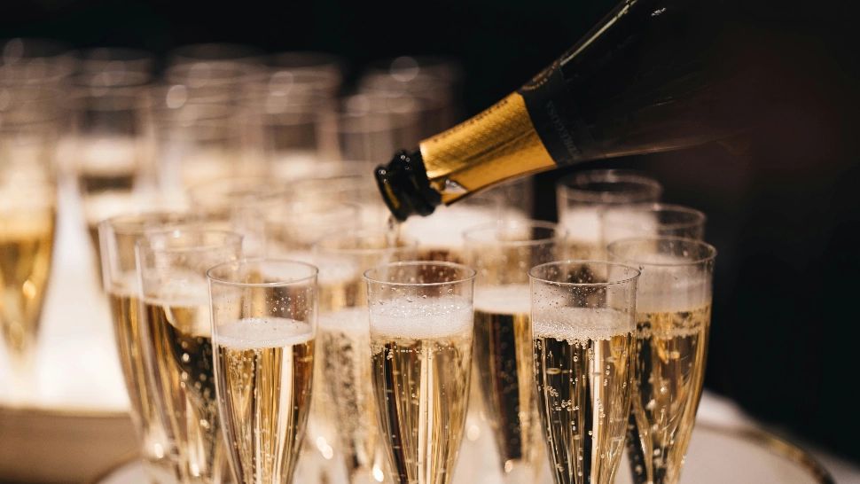 Două camioane cu șampanie de top, în valoare 600.000 de euro, furate în Franța - De ce nu au reușit hoții să se bucure de marfă