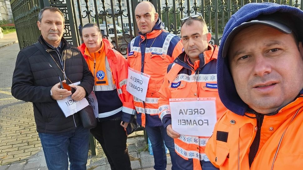 Le-a ajuns cuțitul la os. Protest uriaș în Capitală. Ambulanțieri din toată țara au intrat în greva foamei