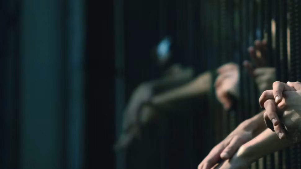 Zeci de deținuți din Penitenciarul Aiud primesc bursă de merit de 300-400 de lei din partea Ministerului Educației - Care e explicația