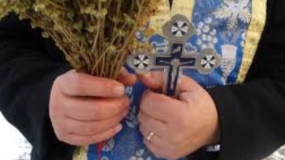 Imaginea unui celebru preot român, furată de ”vrăjitori” care împacă iubiri pentru 18.000 de euro. Cum au fost prinși escrocii 