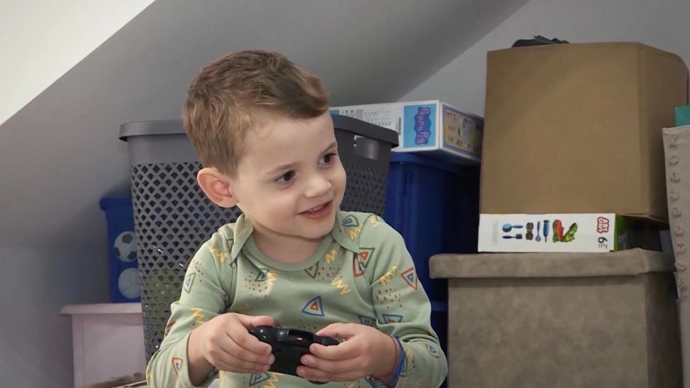 Copilărie răpită de o boală cumplită: apelul lui Bogdănel, băiețelul de 4 ani care zâmbește în fața bolii 