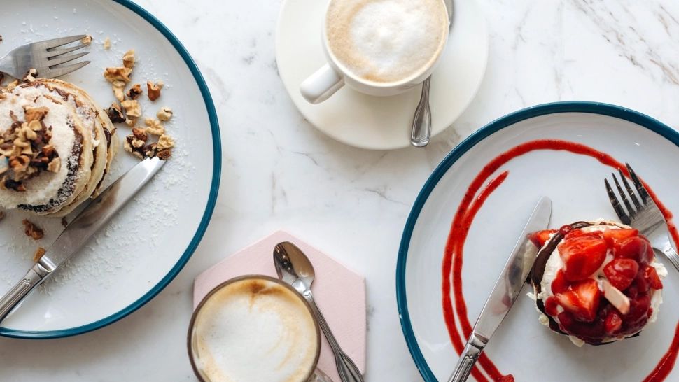Ce să NU mănânci niciodată la micul dejun. Cea mai nocivă combinație la cafea