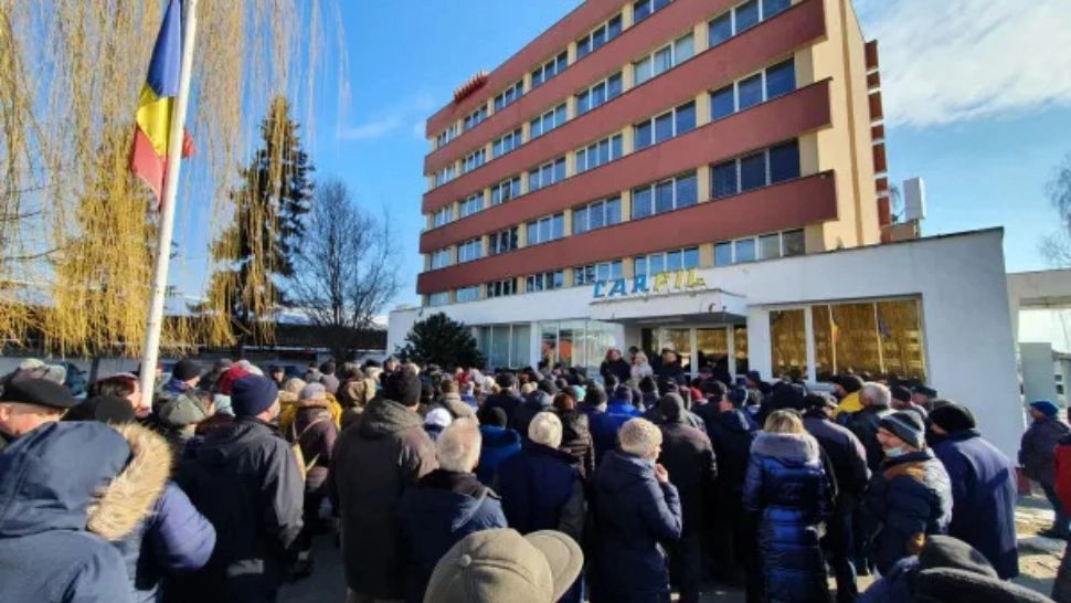 Protest la Fabrica de Armament din Brașov, în ziua în care se împlinesc 36 de ani de la protestele muncitorești împotriva lui Ceaușescu - VIDEO