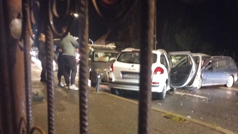 Carambol pe o stradă din Cluj. Trei mașini au fost implicate. Două femei au fost rănite FOTO/VIDEO