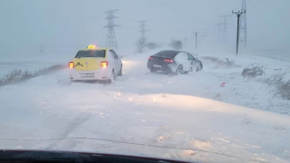 Toate drumurile naționale și județene din Constanța sunt închise - Viscolul face ravagii