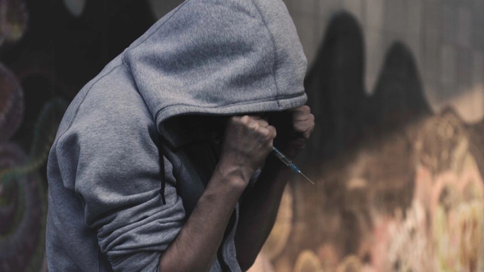 Vedetele românilor, scandaluri cu canabis și alcool. Beția drogurilor a ajuns și în presă: cazul jurnalistului Mihai Munteanu, primul român "uitat" de procurori după ce a fost prins drogat la volan