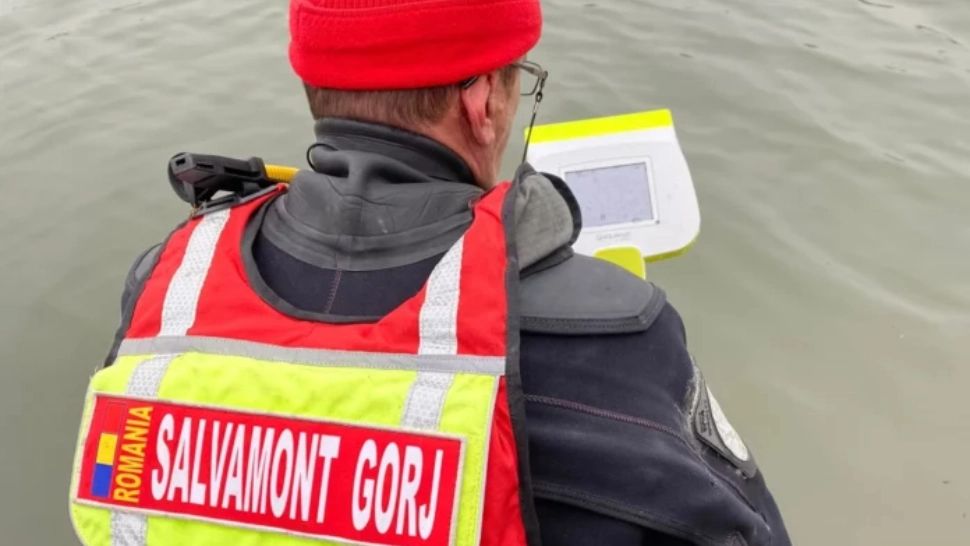 Adolescent dispărut de acasă, găsit înecat în râul Jiu, cu ajutorul unei DRONE subacvatice