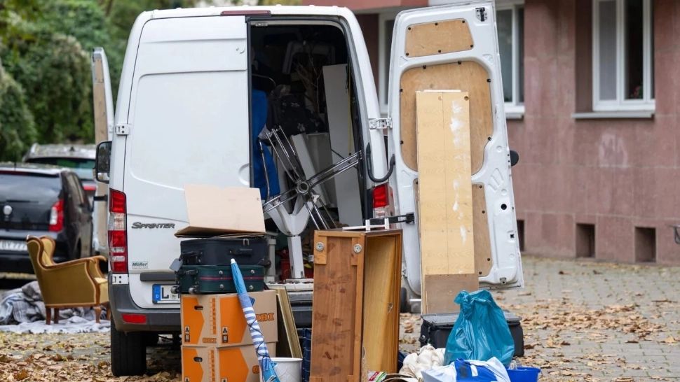 Delir în Germania: O pensionară a fost evacuată din casă pentru a-i caza pe refugiați