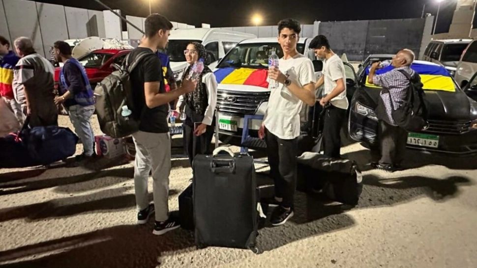 Primele imagini cu românii evacuați din Gaza. Cum au fost surprinși la Cairo. Marcel Ciolacu merge în Egipt