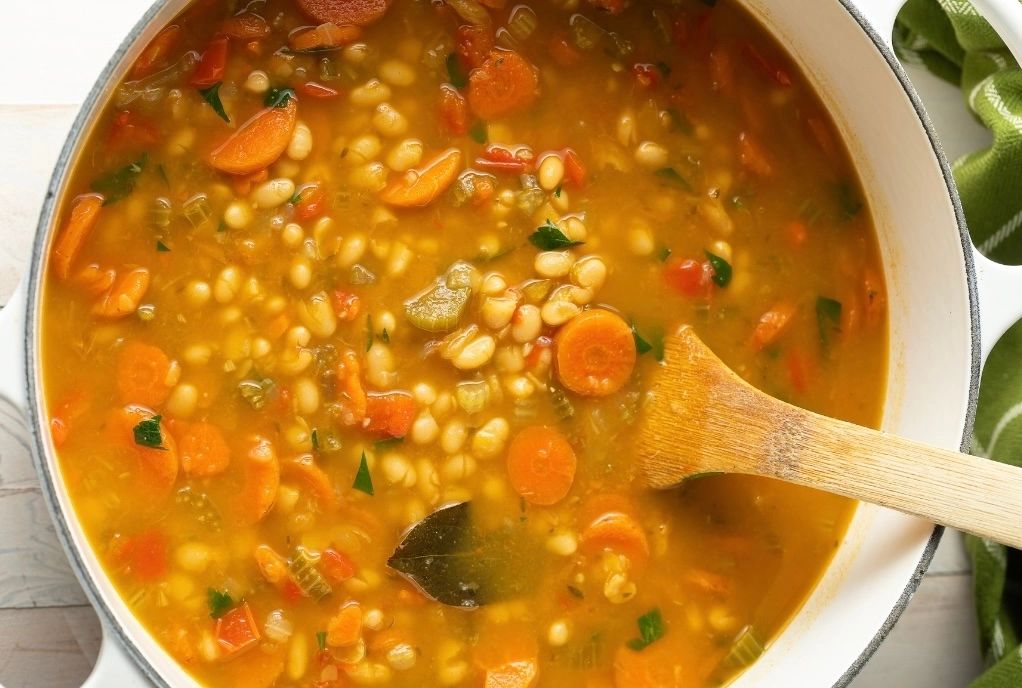 Ciorbă de fasole de post. Ingredientul secret care îi dă un gust unic 