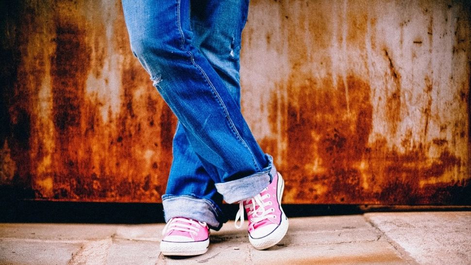 Elevă de 11 ani, mesaje sadice către o colegă: Pot să vin cu un cuțit la școală și să i-l bag în burtă sau direct în față!