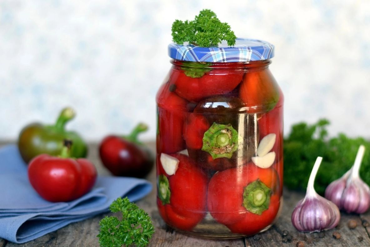 Gogoșari în oțet, rețeta lui Radu Anton Roman. Ingredientul pe care trebuie să-l pui în borcan pentru a păstra zeama limpede și legumele tari