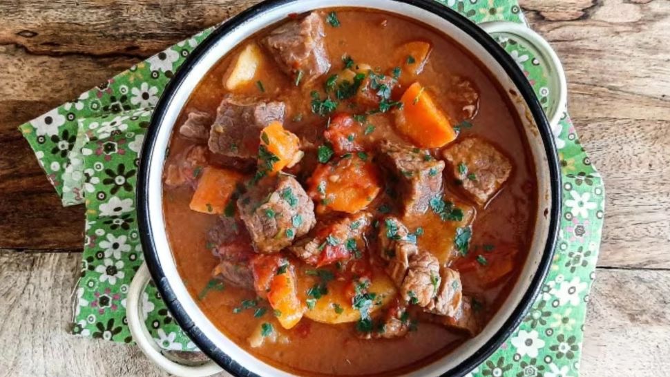 Rețetă de gulaș unguresc. Cum să gătești acasă preparatul tradițional maghiar