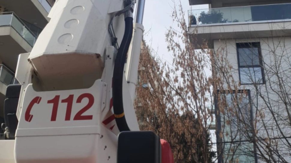 Incendiu violent la un complex de lux din București: 20 de persoane evacuate - Intervenție masivă a pompierilor