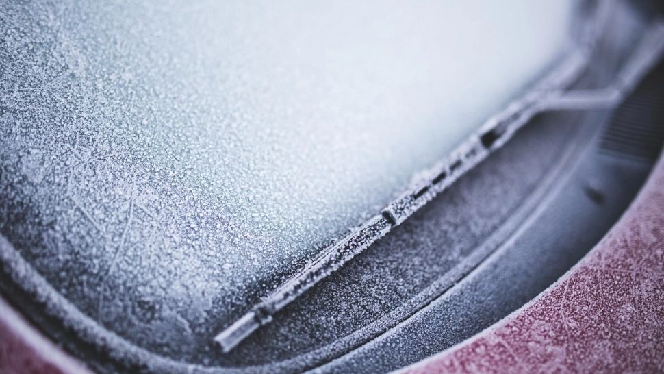 Cum dezgheți rapid parbrizul de la mașină. Trucul pe care trebuie să-l știe toți șoferii