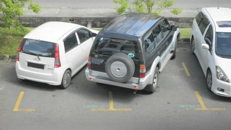 Ți-a ocupat cineva locul de parcare? Cum să folosești legea pentru a-i veni de hac intrusului