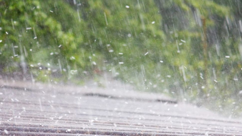 Ploile acaparează România. ANM a emis un nou Cod Galben de averse în 13 judeţe, până luni dimineaţa