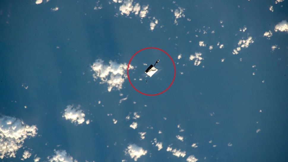 Astronauții au scăpat o geantă cu scule de pe Stația Spațială Internațională - Obiectul poate fi văzut chiar și cu binoclul 