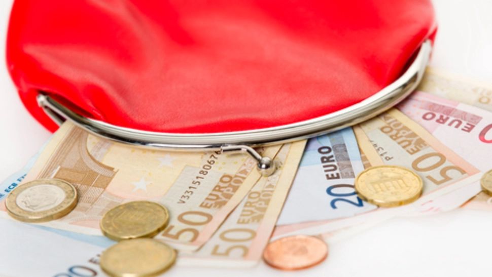 SĂRĂCIA în Europa: Situație financiară precară pentru o treime dintre europeni - Unul din doi trăiesc din datorii și 38% nu iau trei mese pe zi