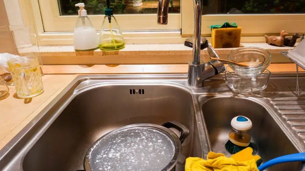 6 trucuri ca să scapi de petele dificile din casă - Soluții naturale pentru rugină, mucegai sau grăsime