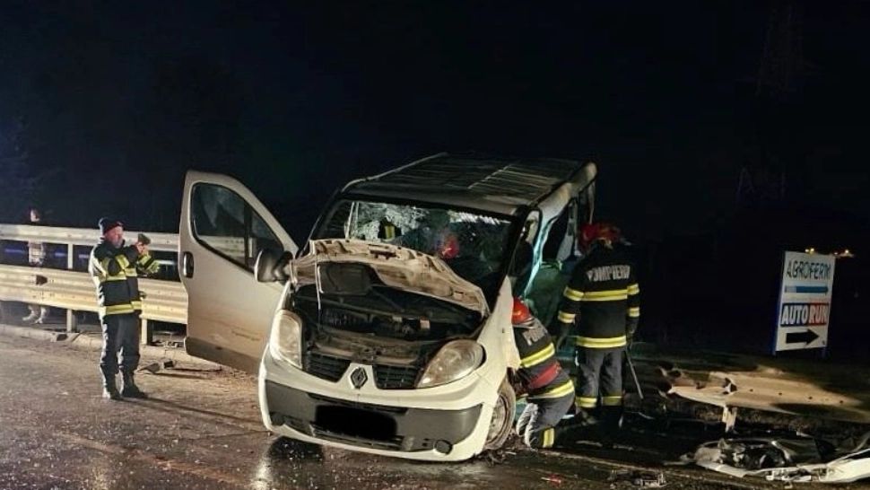 Accident grav la ieșirea din Mediaș, între un microbuz și un autoturism. Șapte persoane rănite. A fost activat planul roșu de intervenție