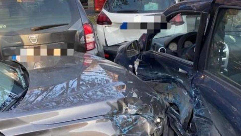 Accident grav în centrul Piteștiului: 2 răniți într-un carambol cu 5 mașini - Intervenția pompierilor cu descarcerarea