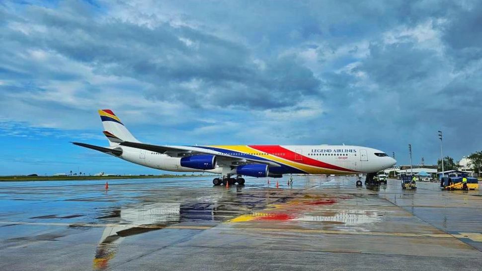 Avionul românesc blocat în Franţa sub suspiciunea de trafic de persoane urmează să decoleze din nou luni