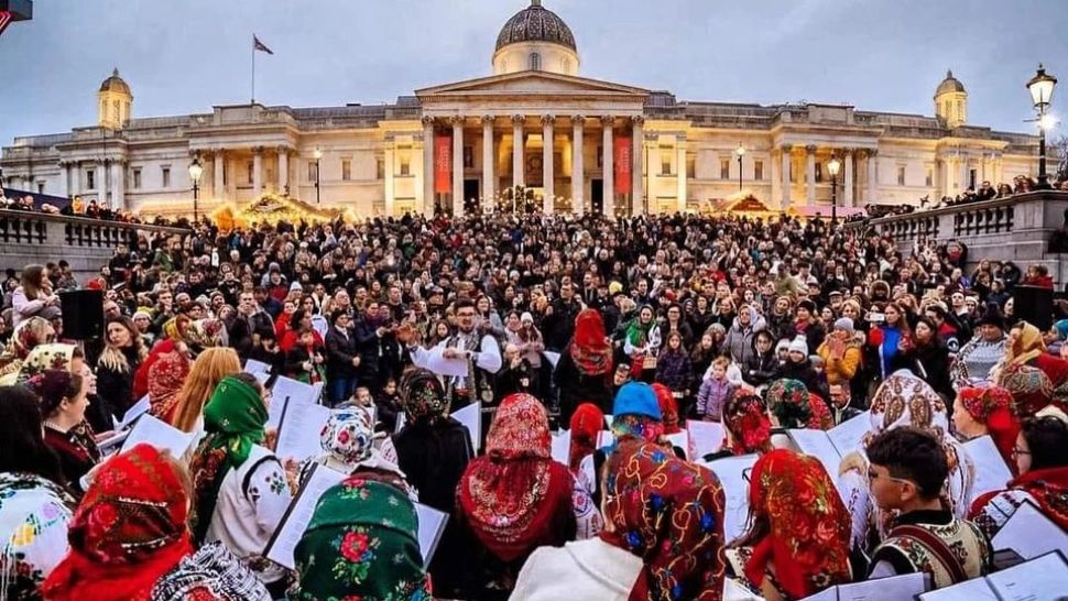 VIDEO.Colinde românești și rugăciunea „Tatăl nostru” au răsunat în inima Londrei. Spectacol impresionant dat de români
